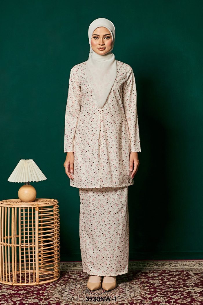 Kebaya Nawra in Red (3930NW-1)