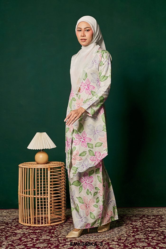 Kebaya Anggun 2.0 in White (BMK348KA-3)