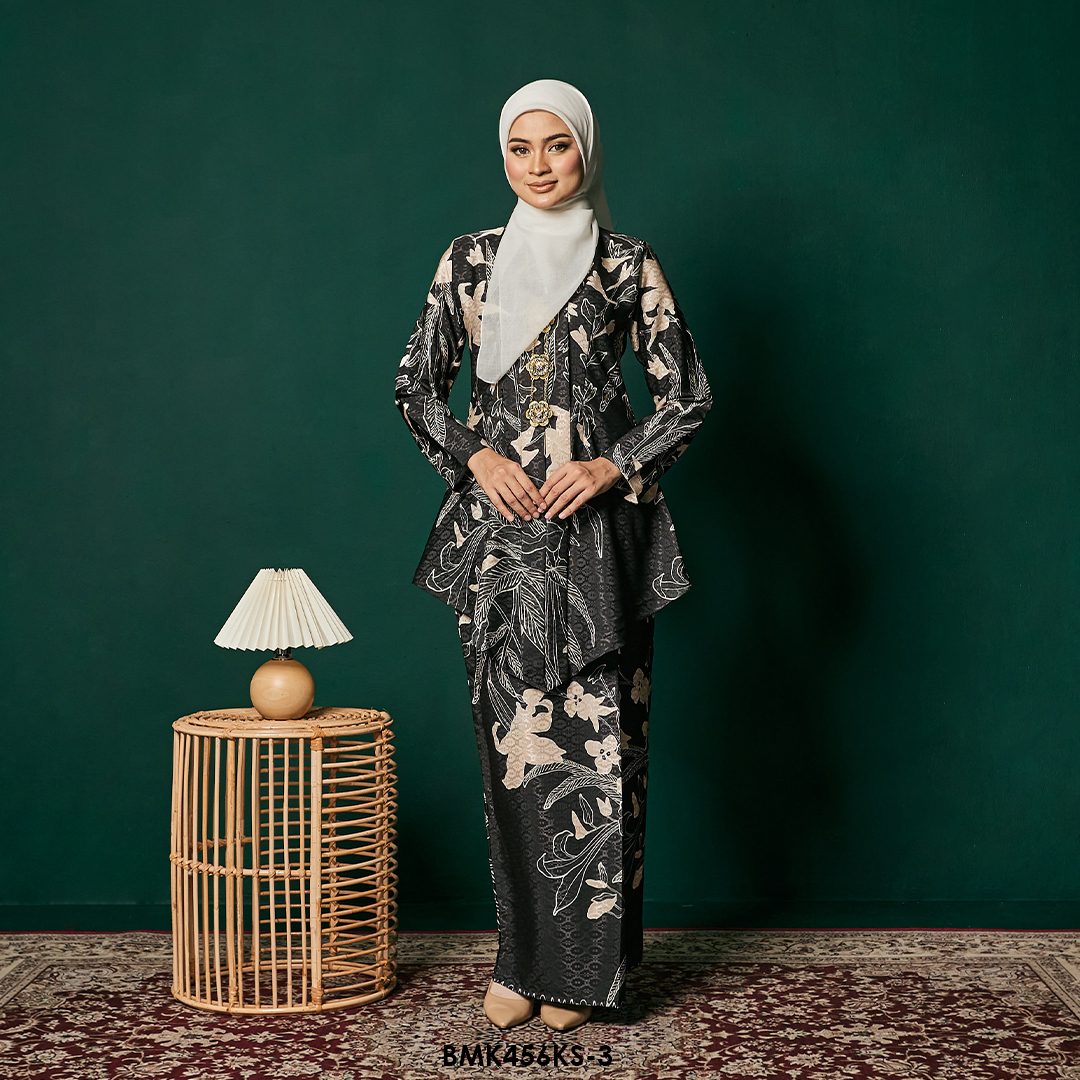 Kebaya Saloma Batiq Mia in Black (BMK456KS-3)