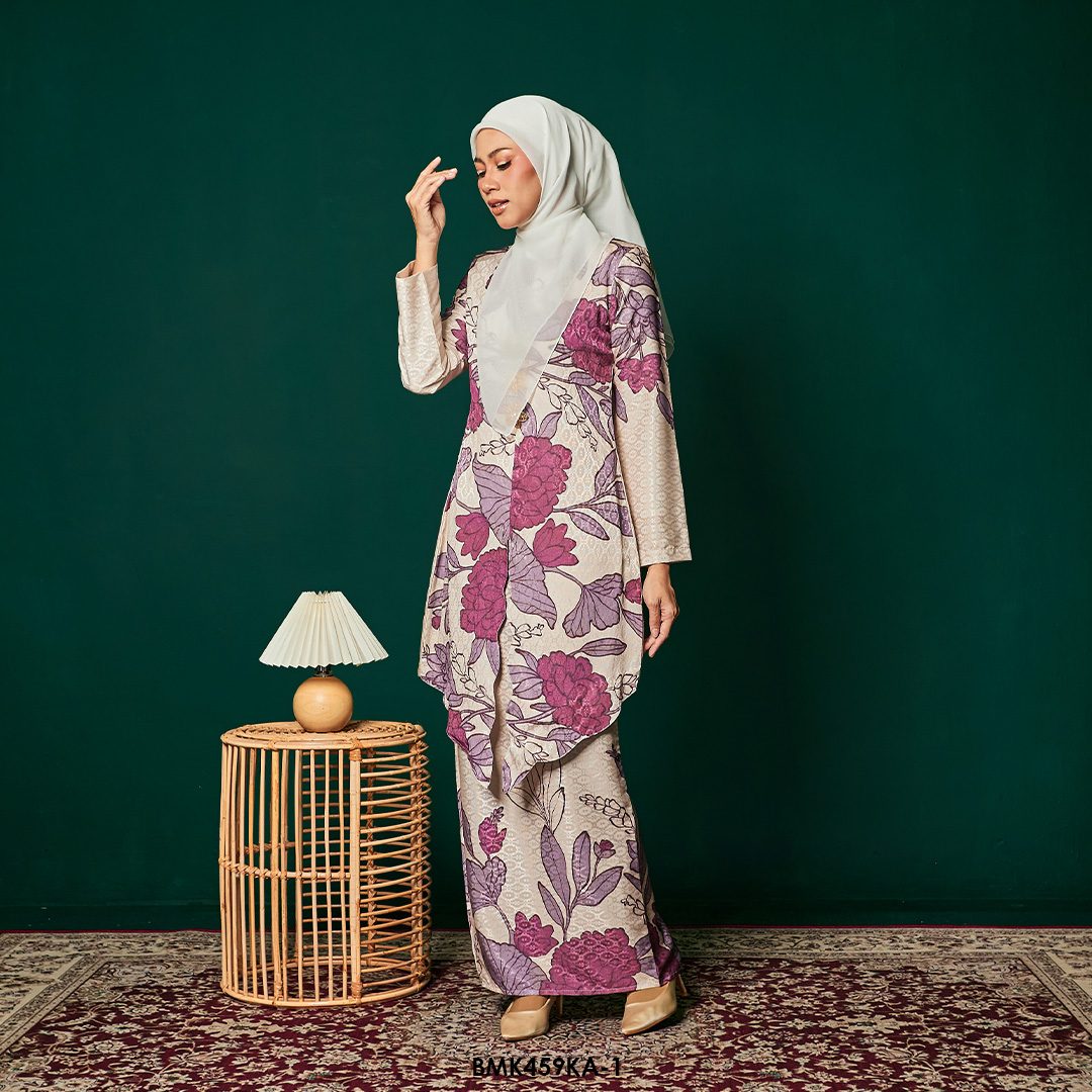 Kebaya Anggun Batiq Mia 2.0 in Cream (BMK459KA-1) - Image 2