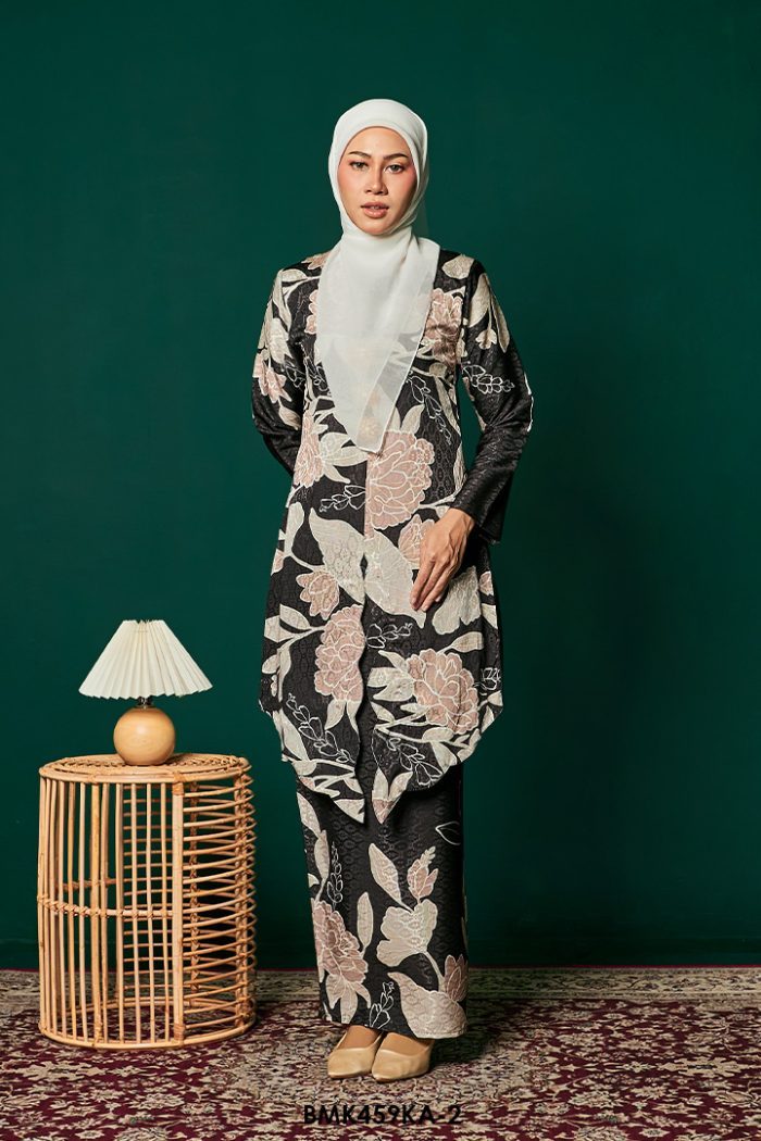 Kebaya Anggun Batiq Mia 2.0 in Black (BMK459KA-2)