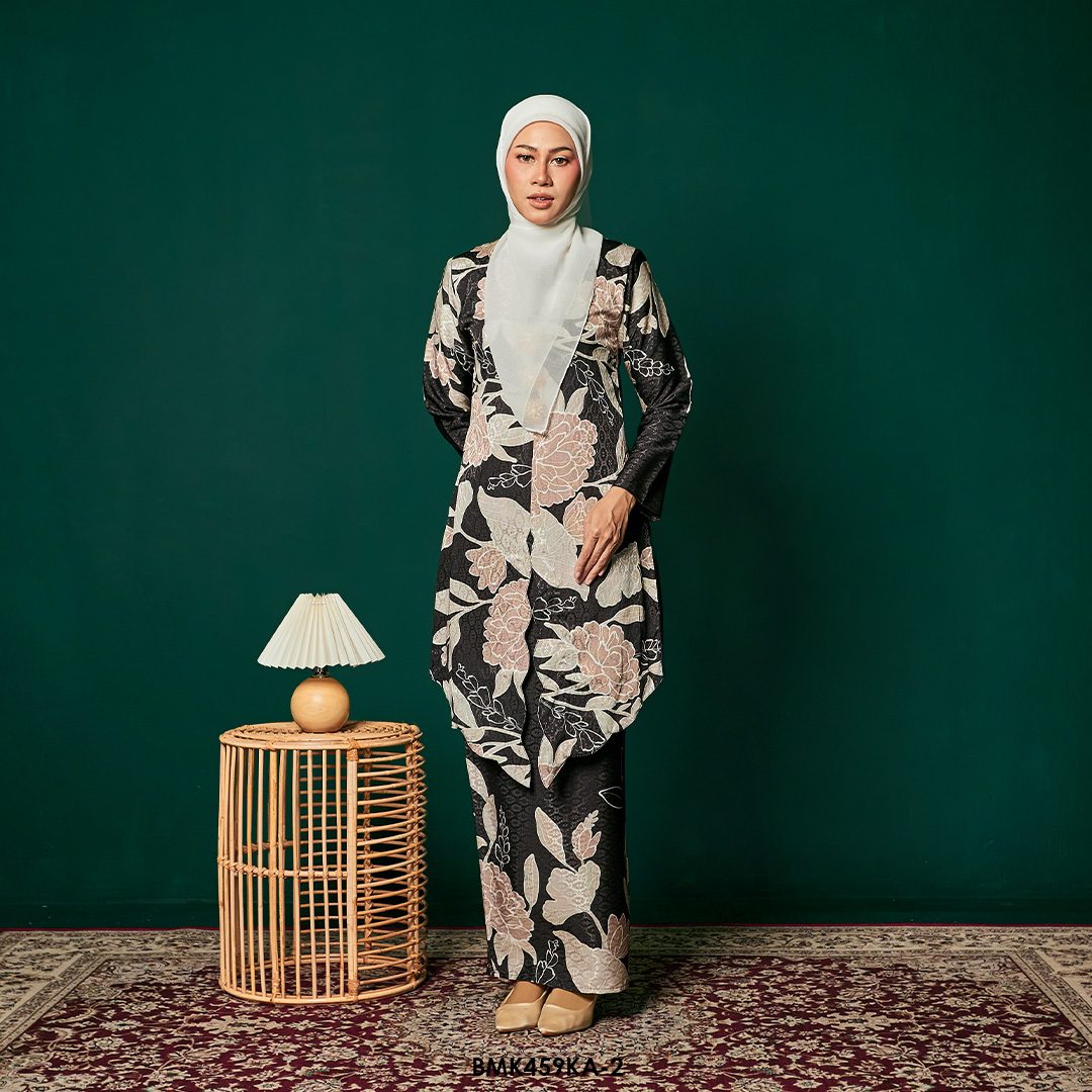 Kebaya Anggun Batiq Mia 2.0 in Black (BMK459KA-2)