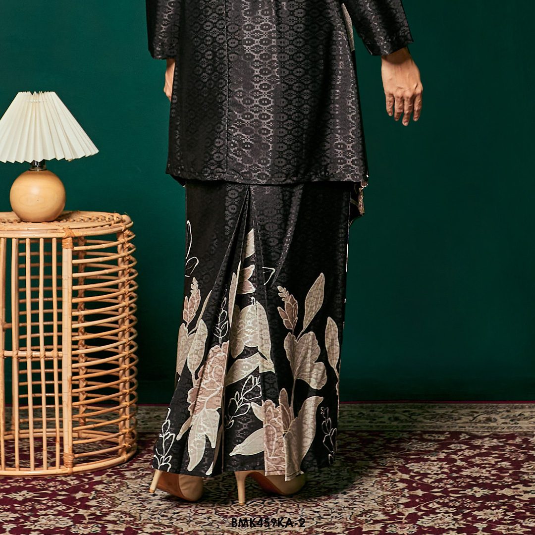 Kebaya Anggun Batiq Mia 2.0 in Black (BMK459KA-2) - Image 3