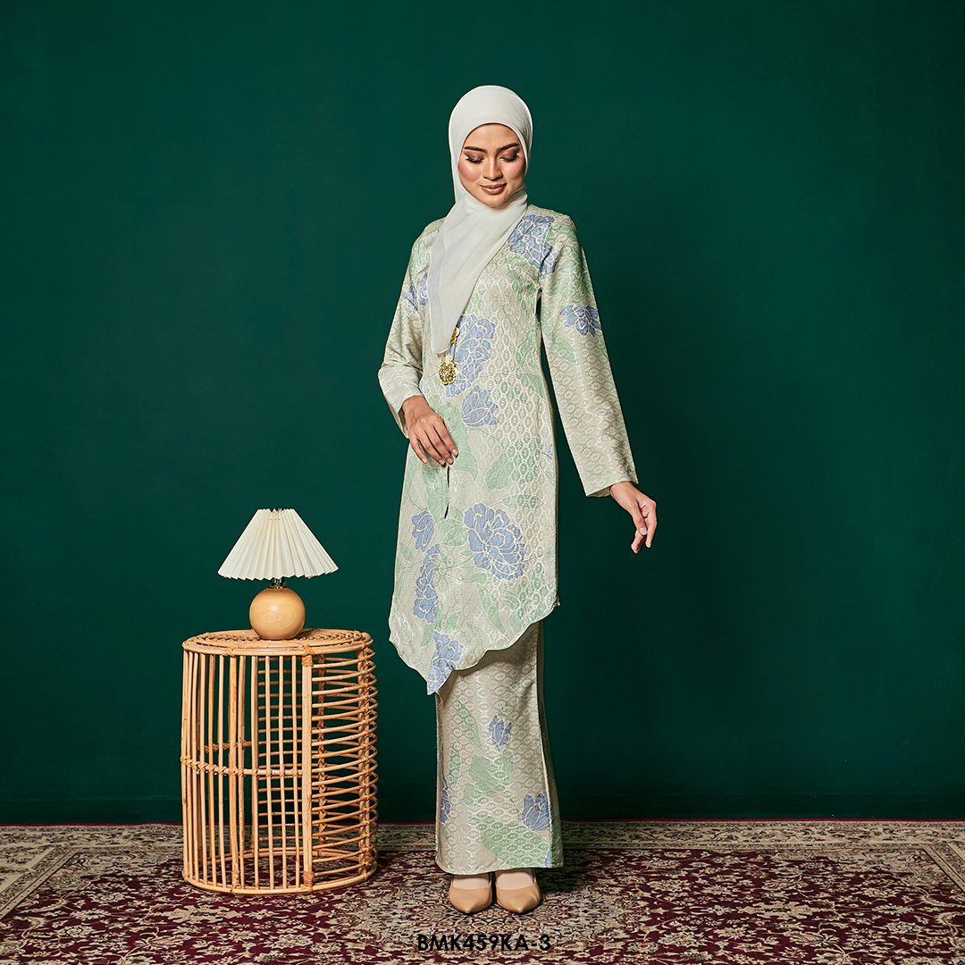 Kebaya Anggun Batiq Mia 2.0 in Soft Green (BMK459KA-3) - Image 2