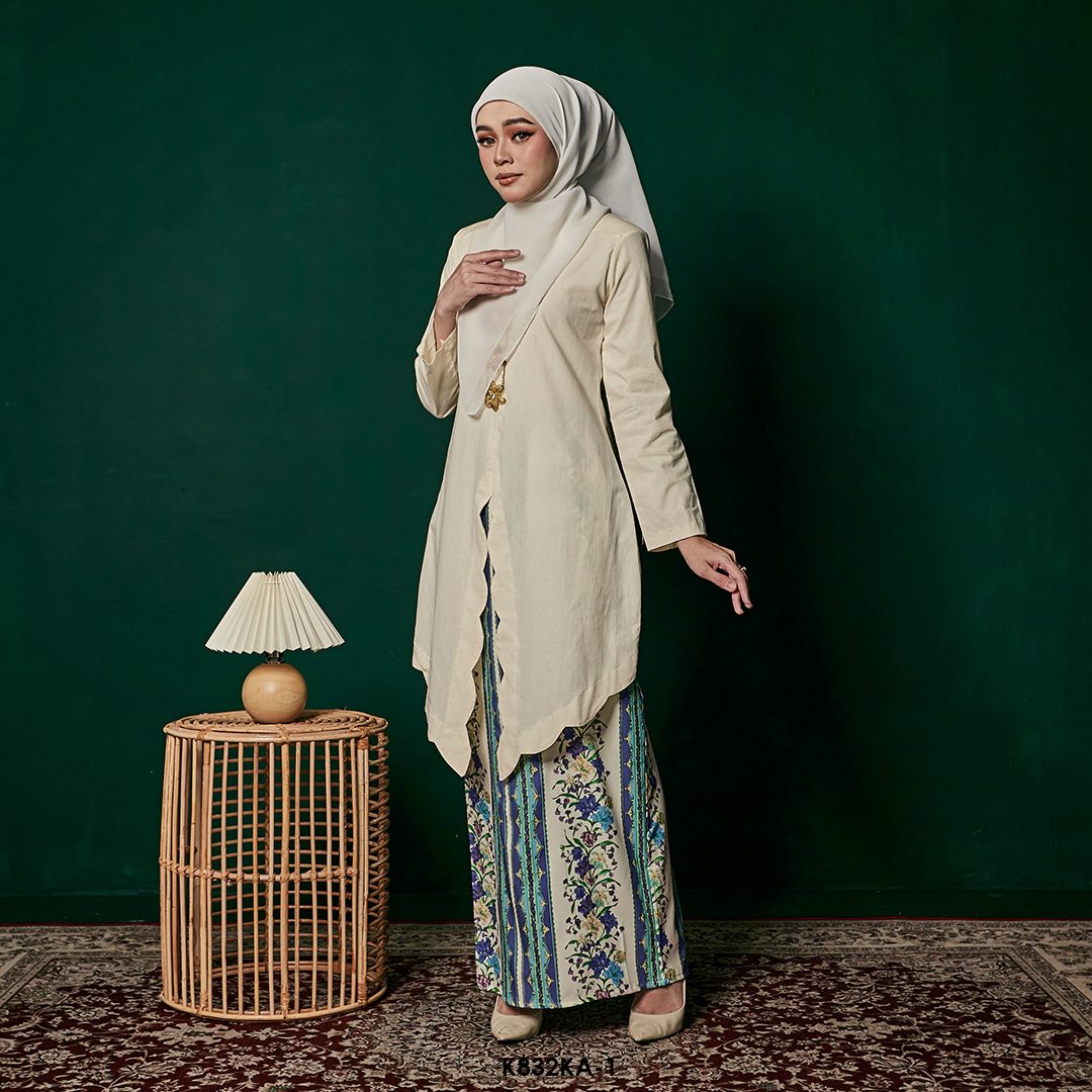 Kebaya Anggun 2.0 in Cream (K832KA-1) - Image 2