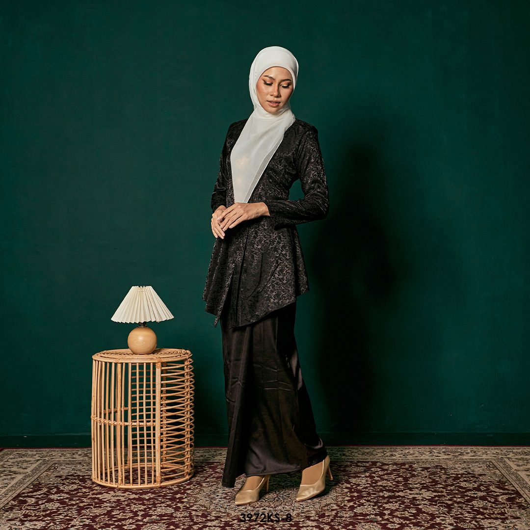 Kebaya Saloma in Black (3972KS-8) - Image 3