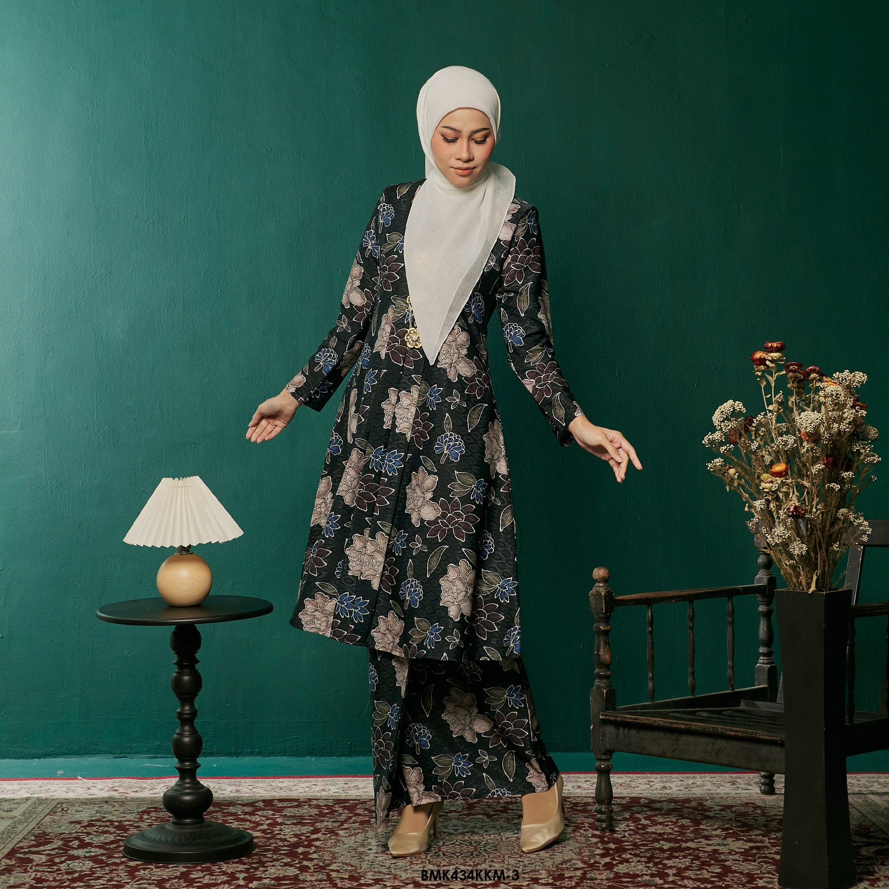 Kebarung Kalthom Batiq Mia in Black (BMK434KKM-3) - Image 2