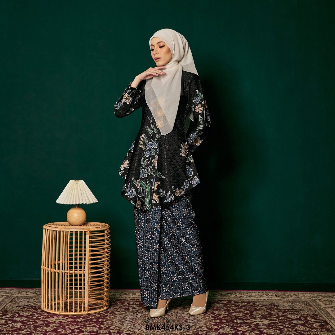 Kebaya Saloma in Black (BMK454KS-3) - Image 4